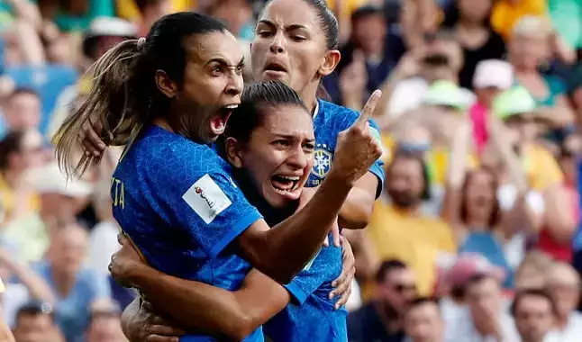 As dez maiores jogadoras de futebol de todos os tempos
