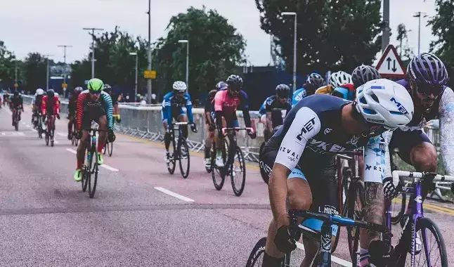 Ciclistas do Brasil pedem patrocínios de operadoras de apostas