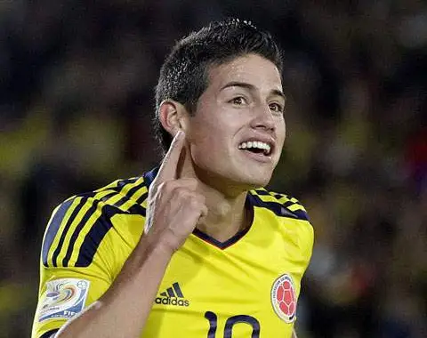 James Rodríguez para marcar no Brasil vs Colômbia