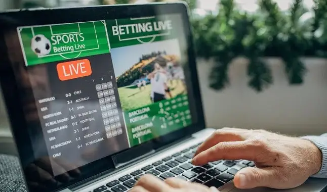 What are the differences between betting pre-match or live?